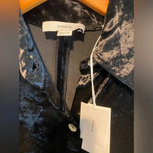 Vince Luxurious Crushed Velvet Button Down Black Blouse Viscose Women's XXS NWT‎ - Picture 2 of 8